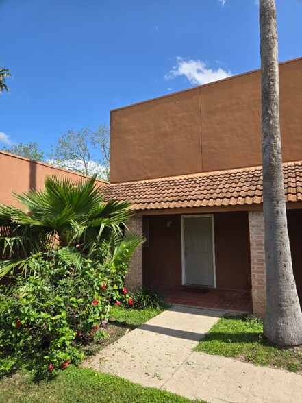 Building Photo - 305 Bolivar Ave