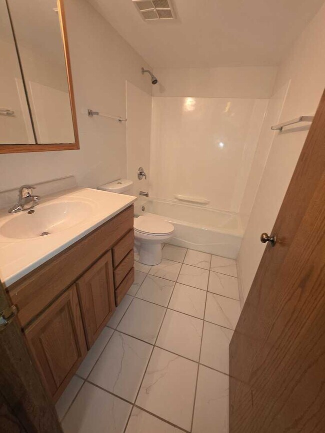 Building Photo - 9950 Treetop Dr