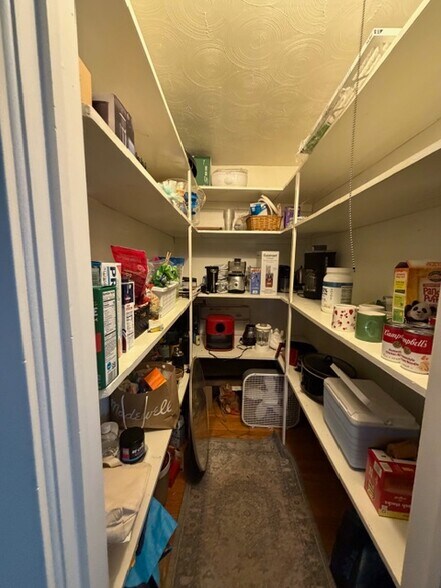 Building Photo - 6421 Lontos Dr