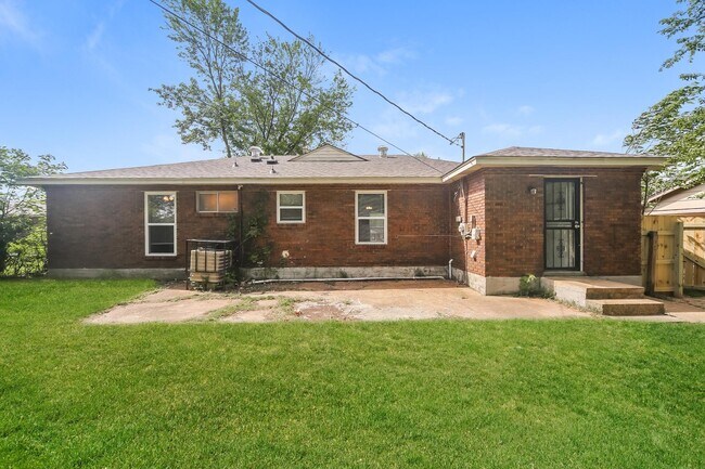 Building Photo - 4940 Clearbrook Cove