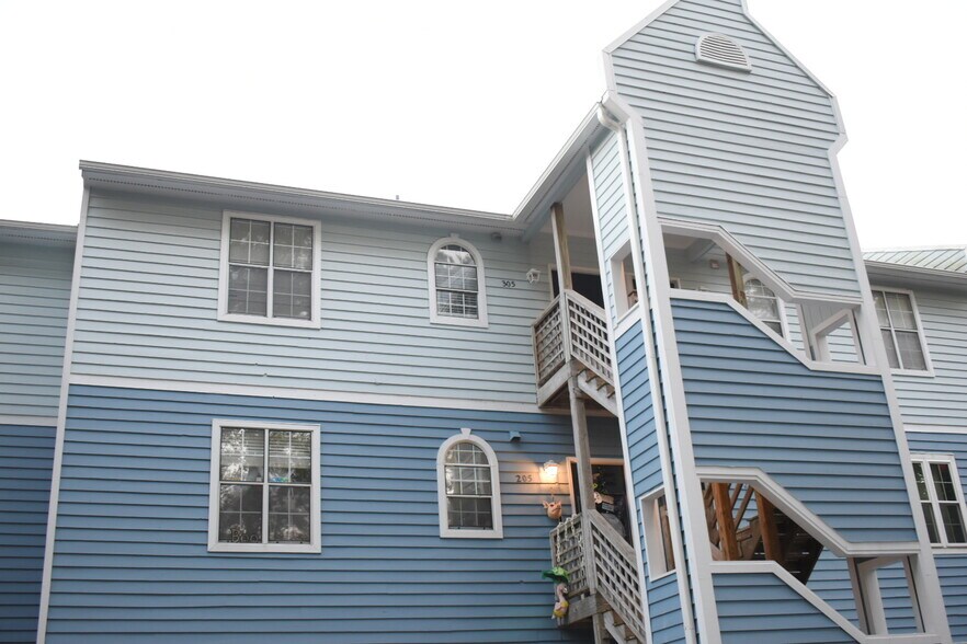 Building Photo - 4210 Wilshire Blvd