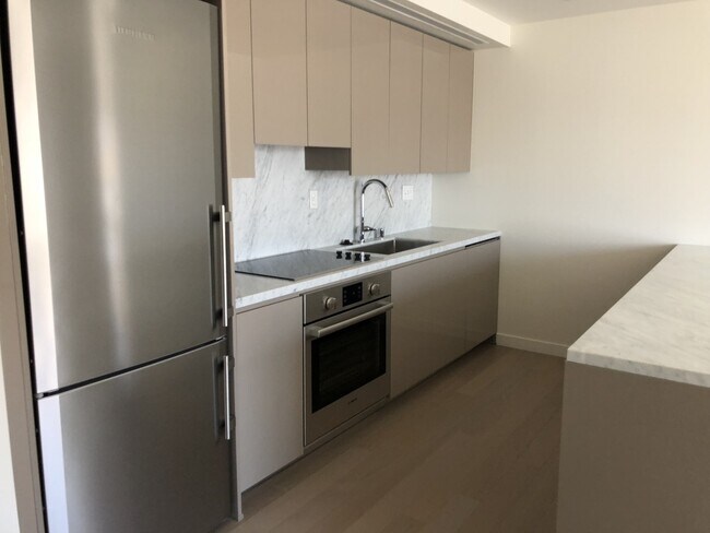 Building Photo - Very Unique Spacious Two Bedroom - Two bat...