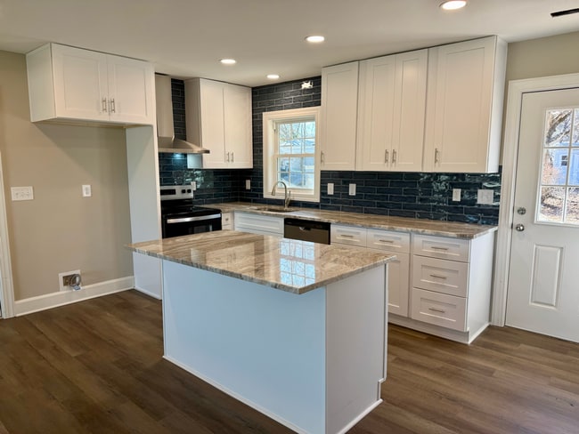 Building Photo - Completely Remodeled Home For Rent!