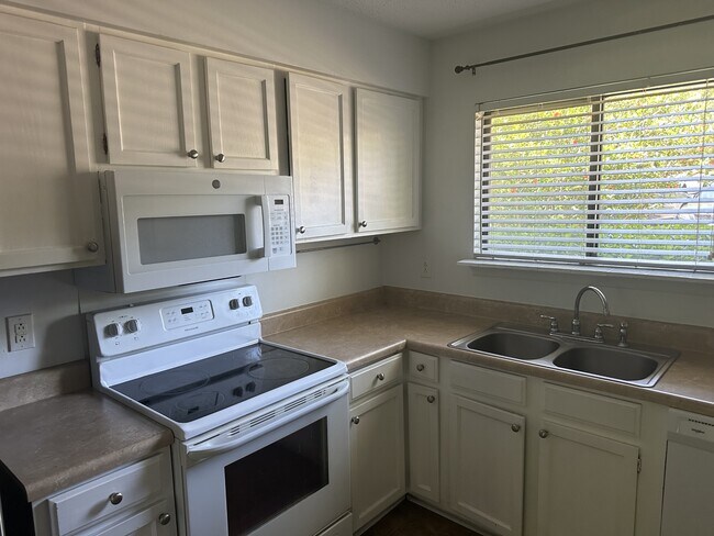 Building Photo - 2900 Heathstead Place
