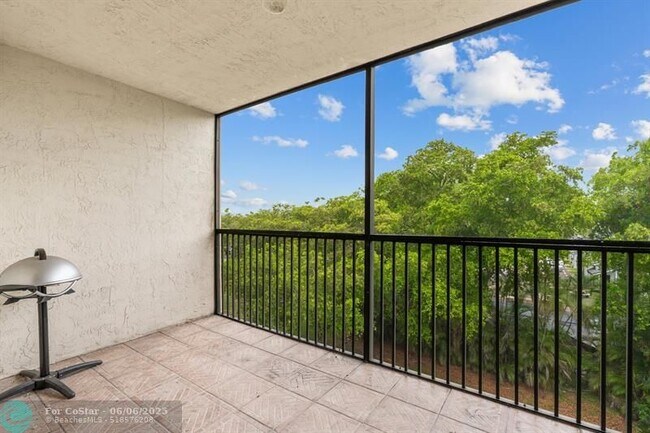 Building Photo - 6575 W Oakland Park Blvd