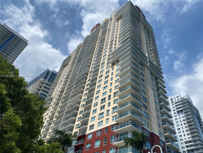 Building Photo - 1155 Brickell Bay Dr