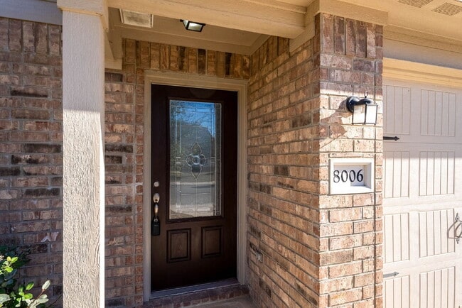 Building Photo - Modern Comfort Meets Everyday Living in This Beautifully Updated Two Story Home for Rent