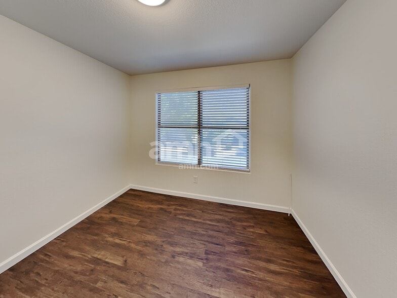 Building Photo - 12866 W Alvarado Rd