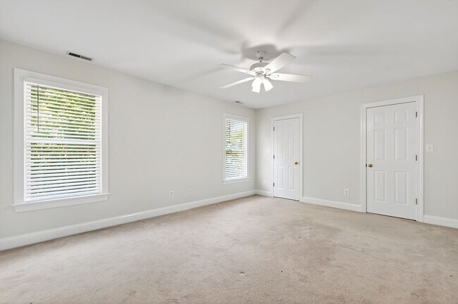 Building Photo - Move-In Ready Gem in Sought-After Dover Ridge!