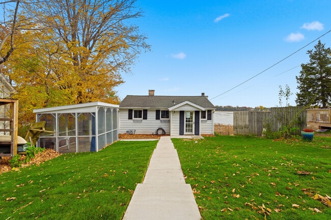 Building Photo - W6705 N Lakeshore Cir