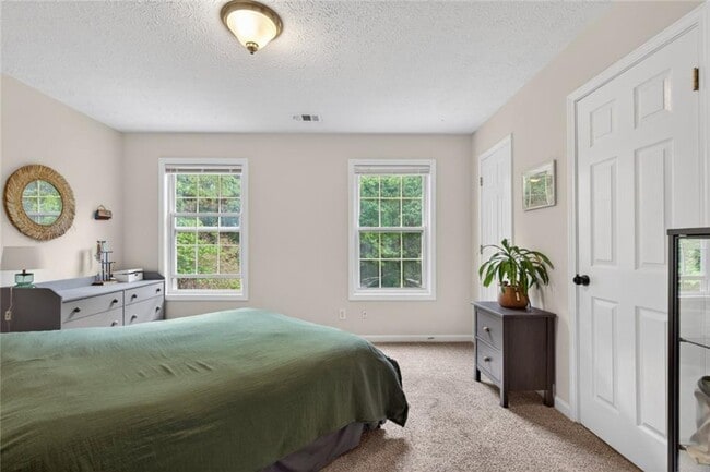 Building Photo - 3380 Serenade Ct