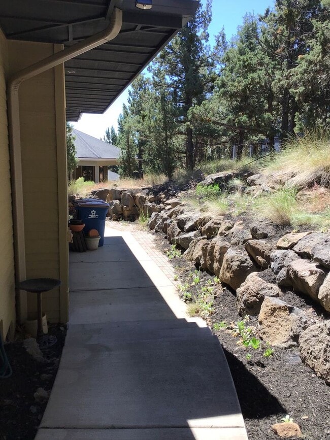 Building Photo - Gorgeous 4 Bedroom Home on Awbrey Butte!