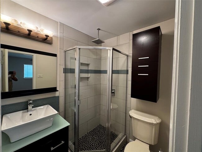 Building Photo - 5907 Garden Oaks Dr