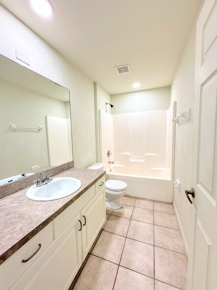 Building Photo - 714 Harold Ave S