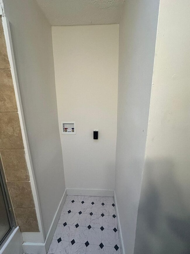 Building Photo - 2761 Baker St