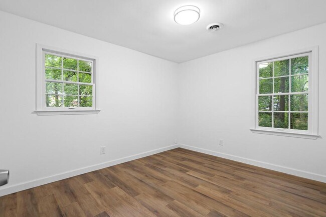 Building Photo - 3124 Shirley Dr