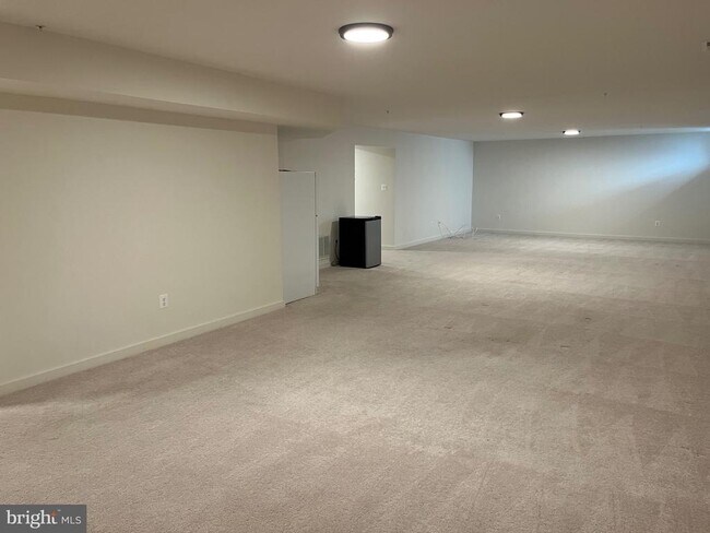 Building Photo - 1705 Willard Way