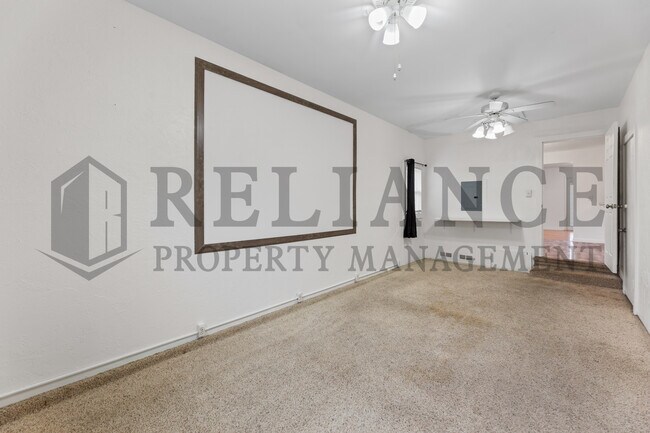 Building Photo - 2210 W Columbine Ln