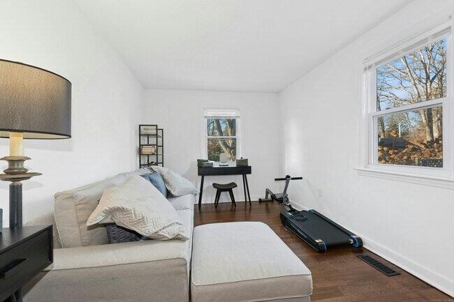 Building Photo - 2 Cross Hwy