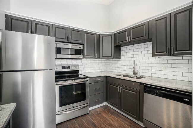 Building Photo - 1 bedroom 1 badroom condo in Franklin