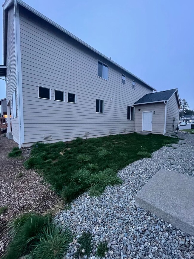 Building Photo - Stunning Home in Beautiful Neighborhood!