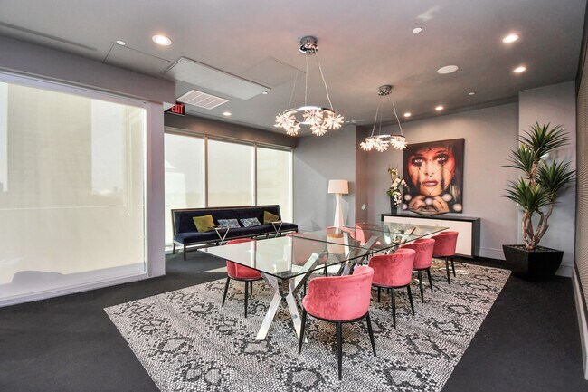 Building Photo - 1600 Post Oak Blvd