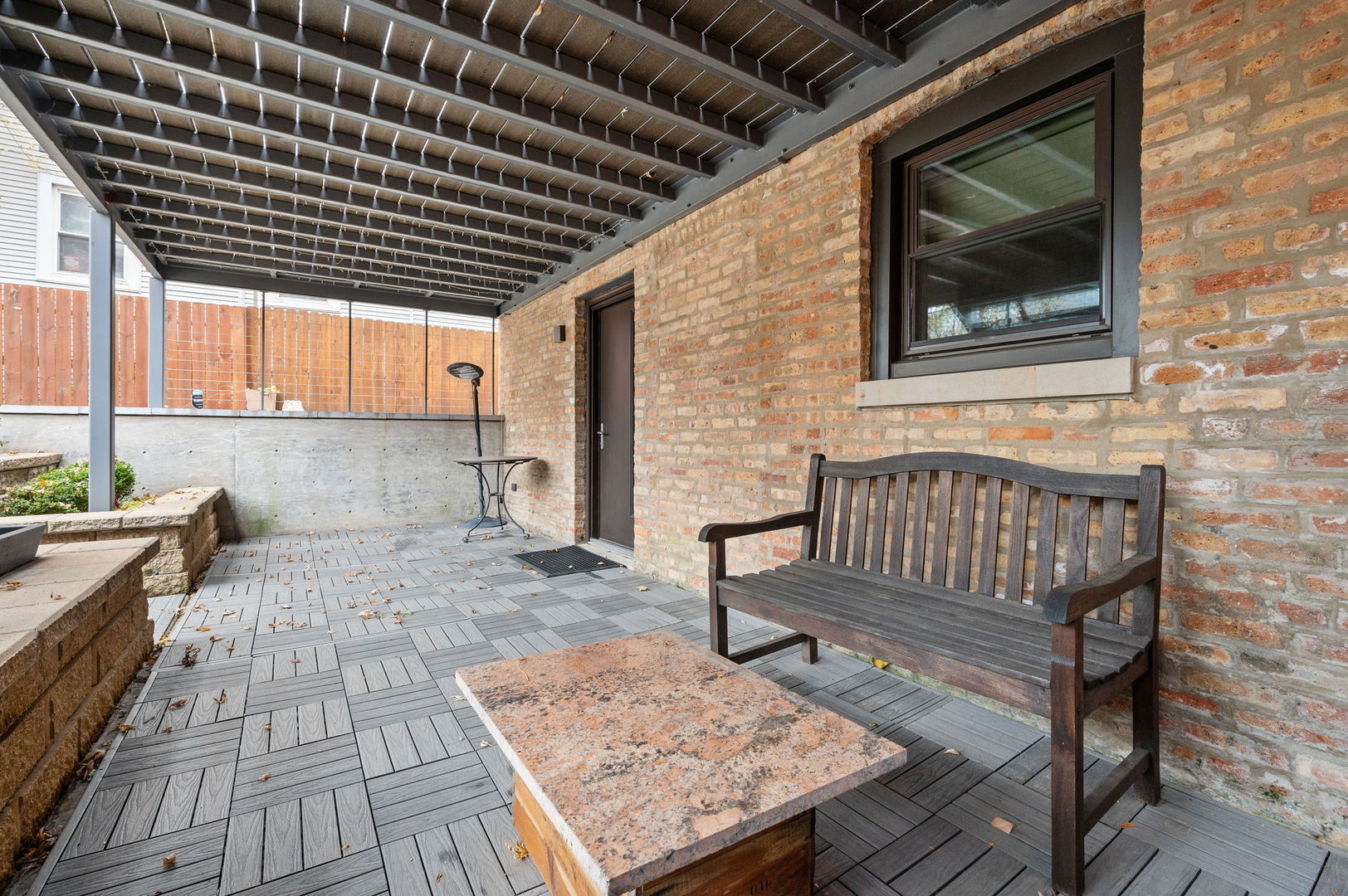 Building Photo - 1252 W Carmen Ave