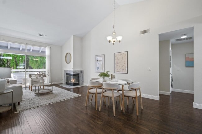 Building Photo - 1735 Parkview Green Cir