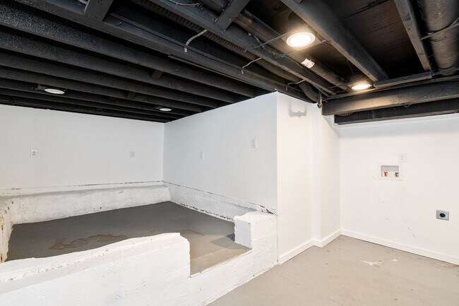 Building Photo - 3 Bedroom House Off Eastern Parkway