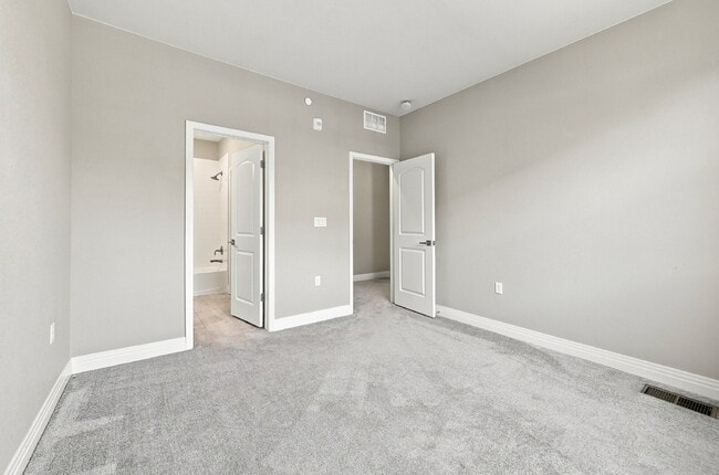 Building Photo - $2,495.95- 3 Bed, 3 Bath Condo in Aurora with In Unit Laundry!