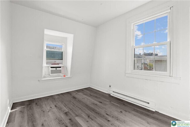 Building Photo - 1113 Ferry St