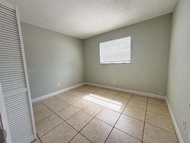 Building Photo - 400 NW 65th Ave