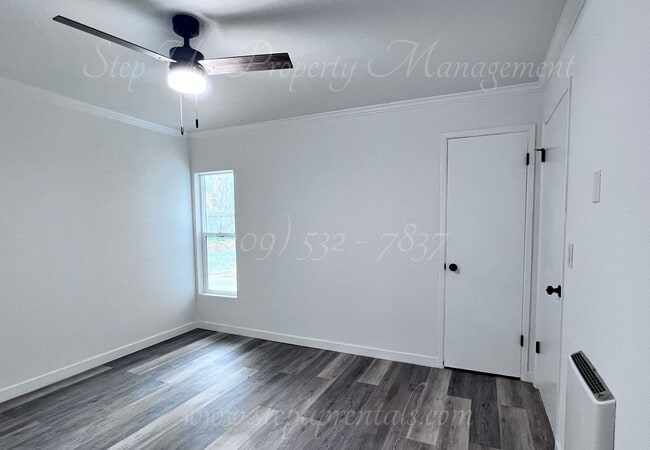 Building Photo - Newly Updated 3 Bedroom 2 Bathroom Home in...