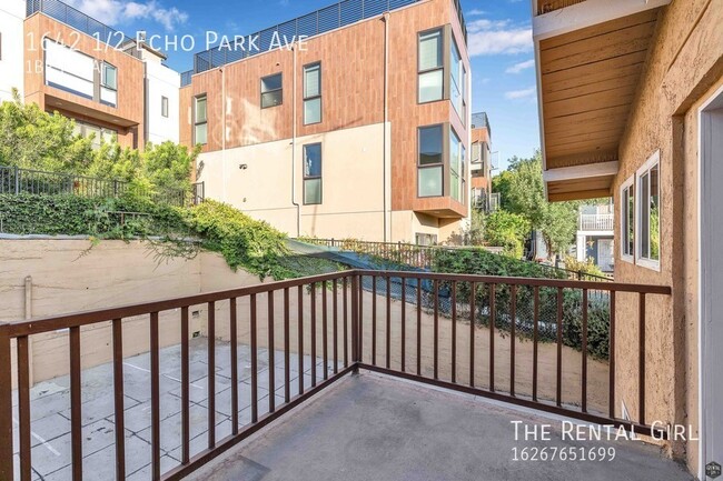 Building Photo - Prime Echo Park 1 Bedroom + Bonus Room | T...