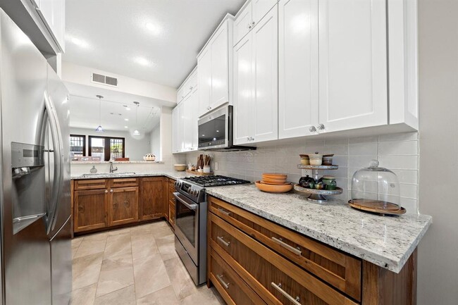 Primary Photo - 7431 Brompton St