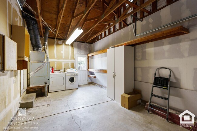 Building Photo - Beautifully Maintained Duplex in Glen Ellen