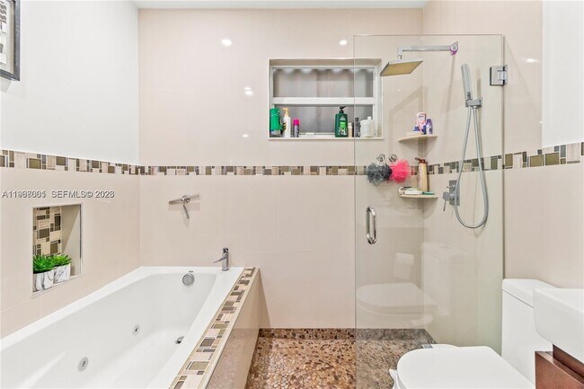 Building Photo - 860 Curtiss Dr