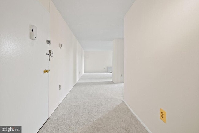 Building Photo - 4600 S Four Mile Run Dr