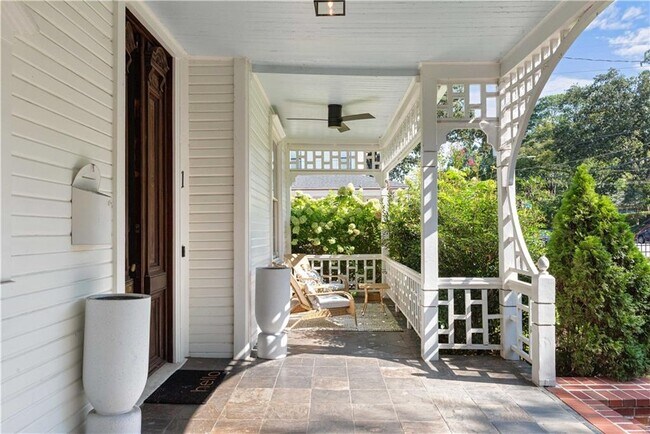 Building Photo - 383 Park Ave SE