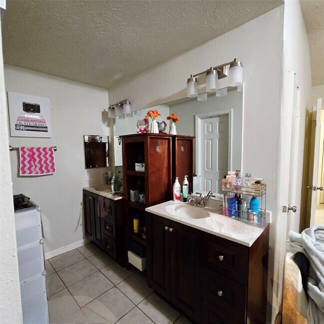 Building Photo - 3722 Westheimer Pl Dr