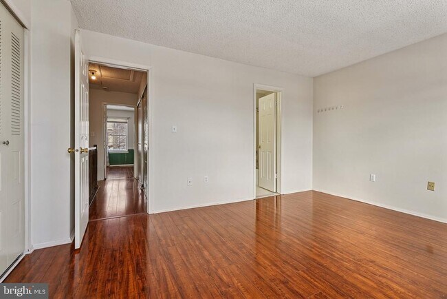 Building Photo - 8 Marsh Ct