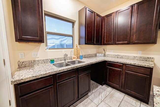 Building Photo - 3305 Charolais Dr