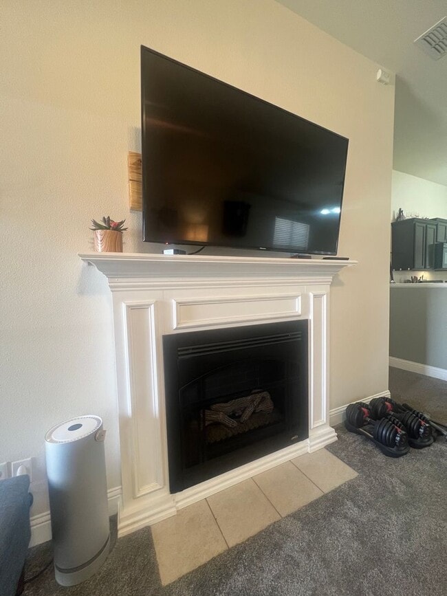 Building Photo - Beautiful and updated 3/2 In Lubbock Coope...
