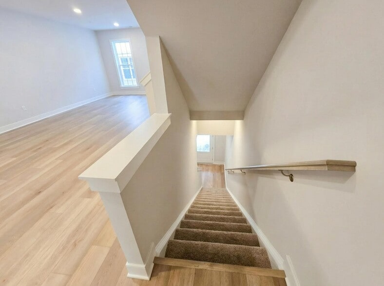 Building Photo - 305 Frederick Way