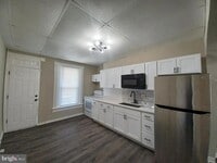 Building Photo - 711 N Streeper St