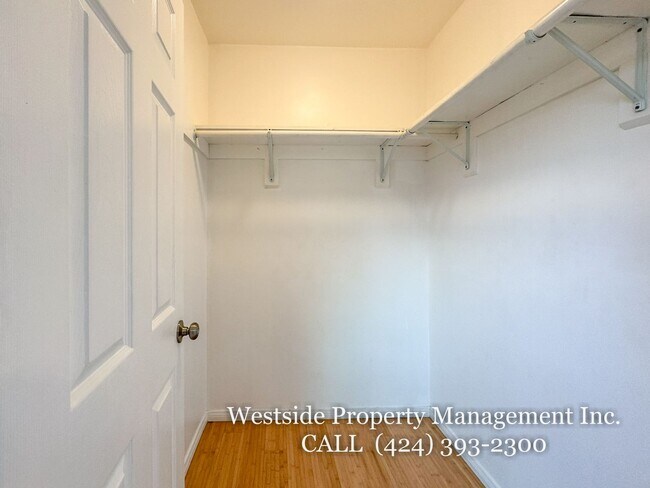 Building Photo - 906 Edgewood St