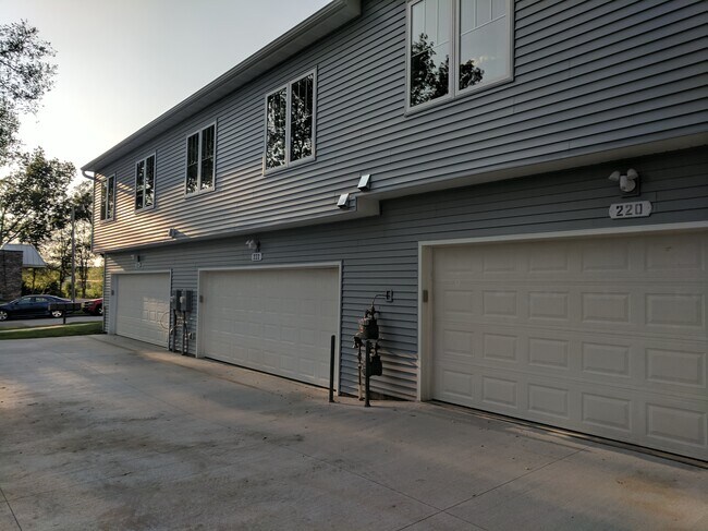 Building Photo - Tripoint Townhomes 224