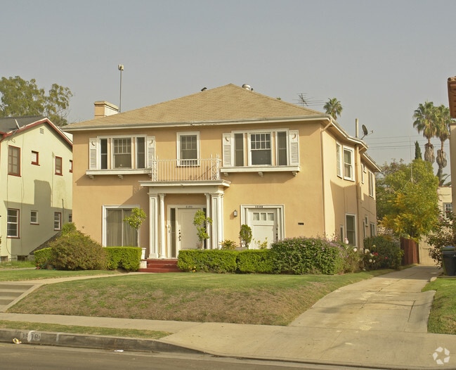 Primary Photo - DUPLEX