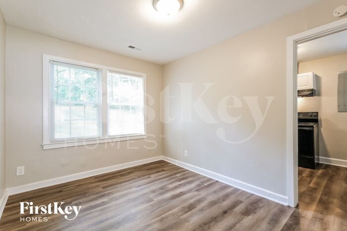 Building Photo - 1854 Oakmont Dr NW