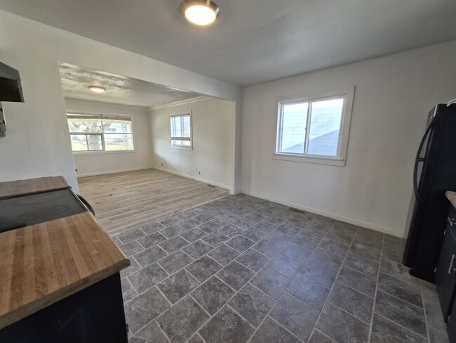 Building Photo - 5309 W Hill Dr